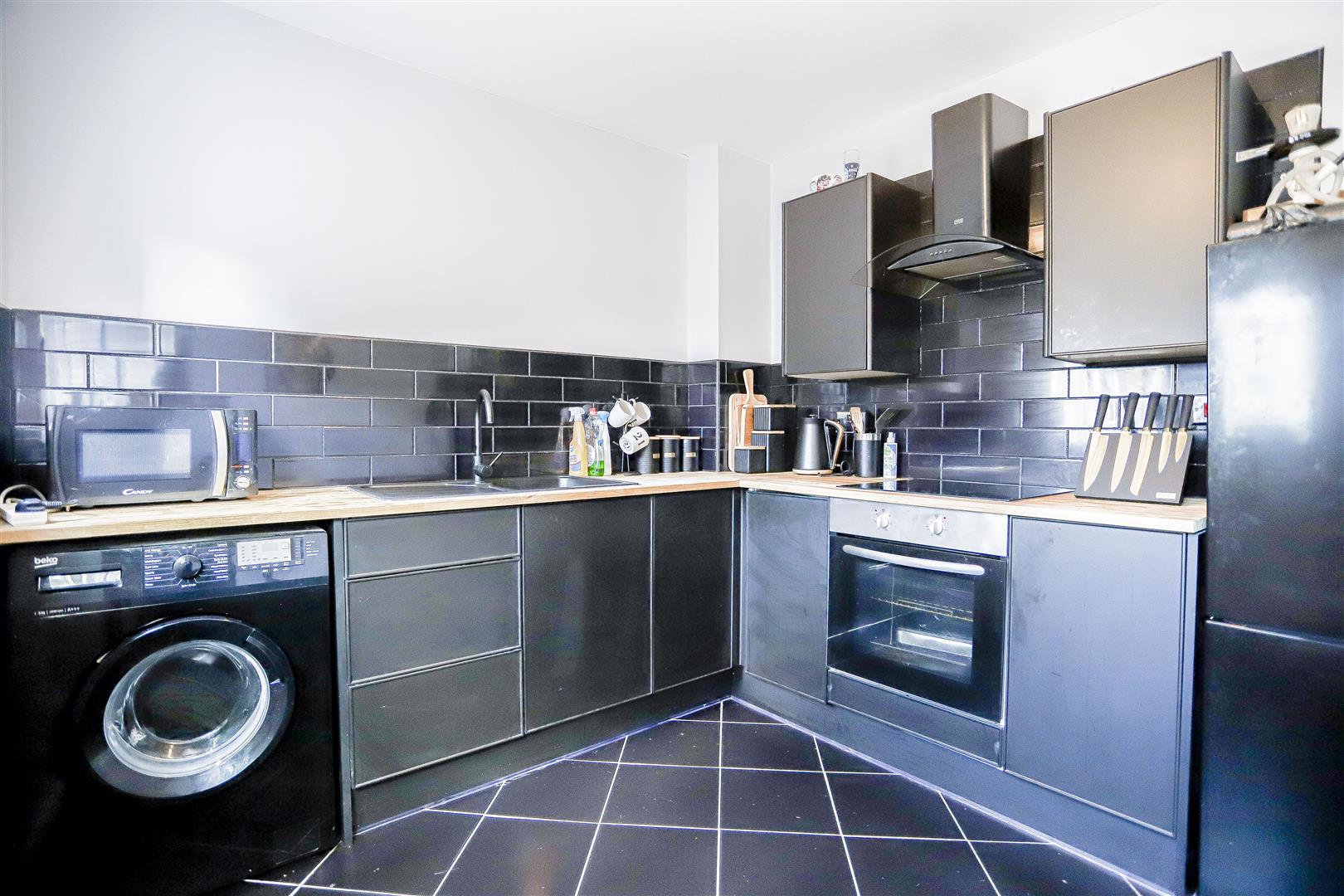 2 Bedroom Mid Terrace House For Sale - Main Image